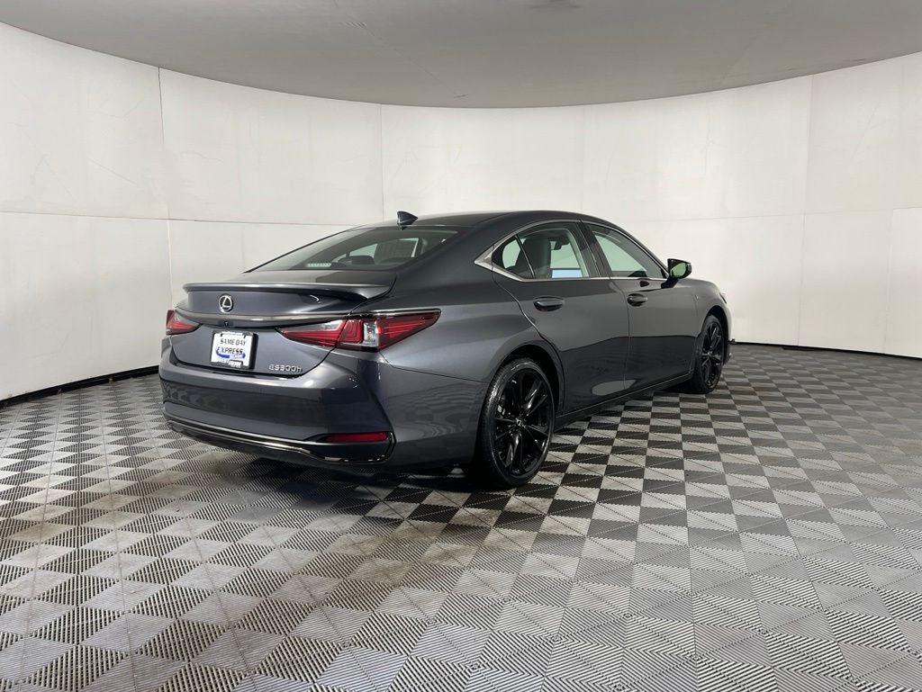2025 Lexus ES 300h F SPORT Design