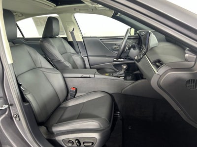 2025 Lexus ES 300h F SPORT Design