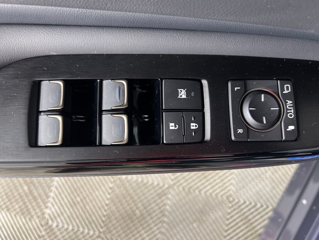 2025 Lexus ES 300h F SPORT Design