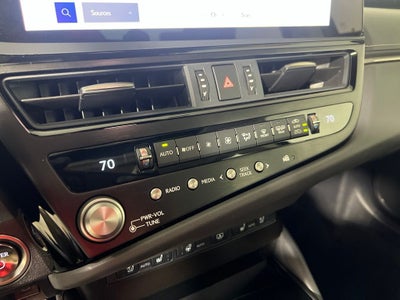 2025 Lexus ES 300h F SPORT Design