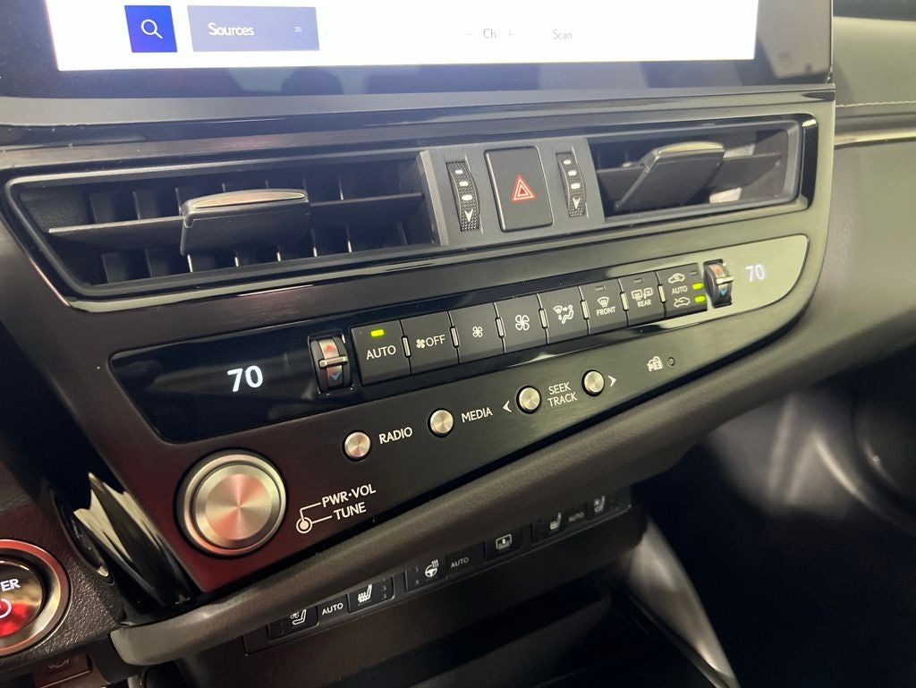 2025 Lexus ES 300h F SPORT Design