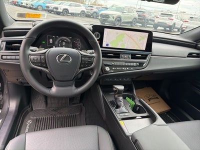 2025 Lexus ES 300h F SPORT Design