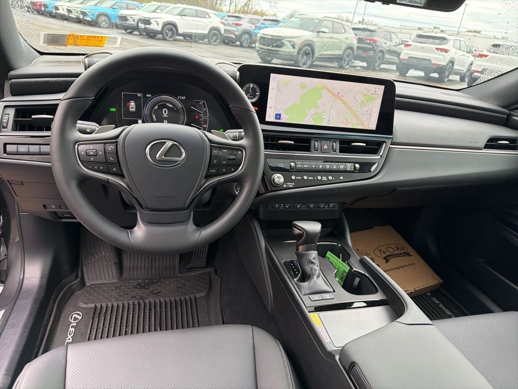 2025 Lexus ES 300h F SPORT Design