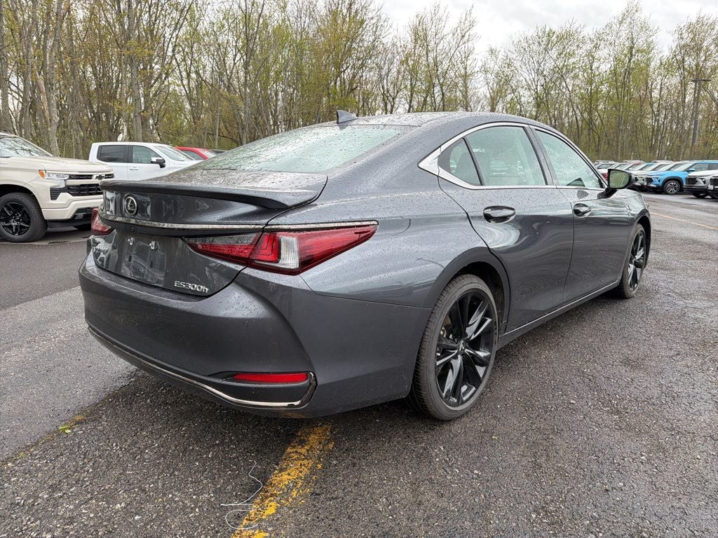 2025 Lexus ES 300h F SPORT Design