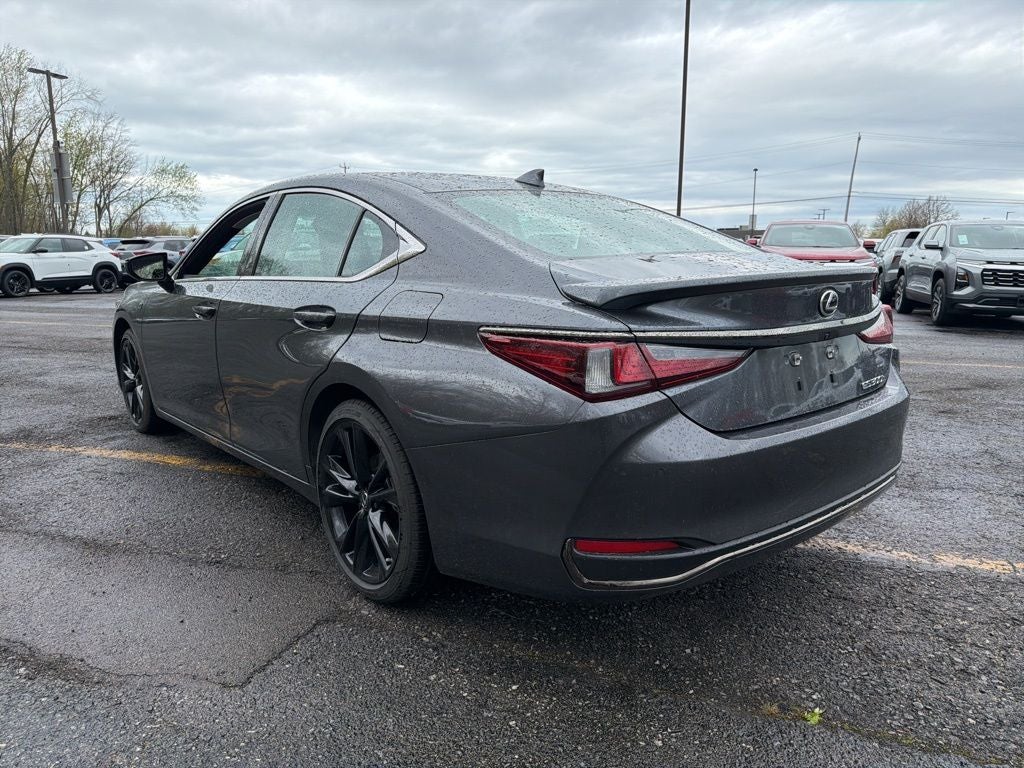 2025 Lexus ES 300h F SPORT Design