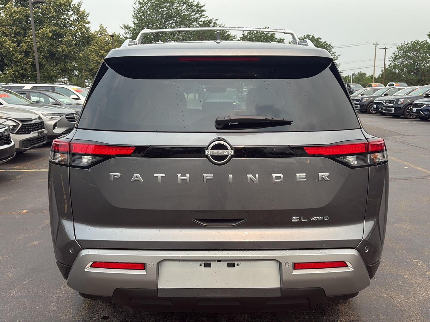 2024 Nissan Pathfinder SL