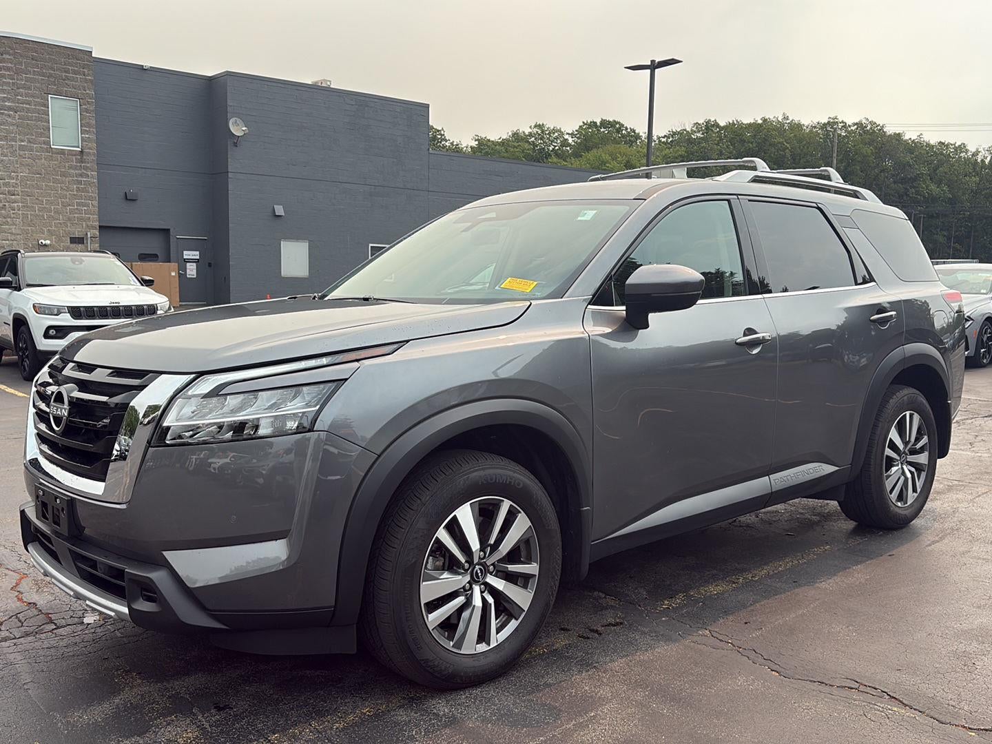 2024 Nissan Pathfinder SL