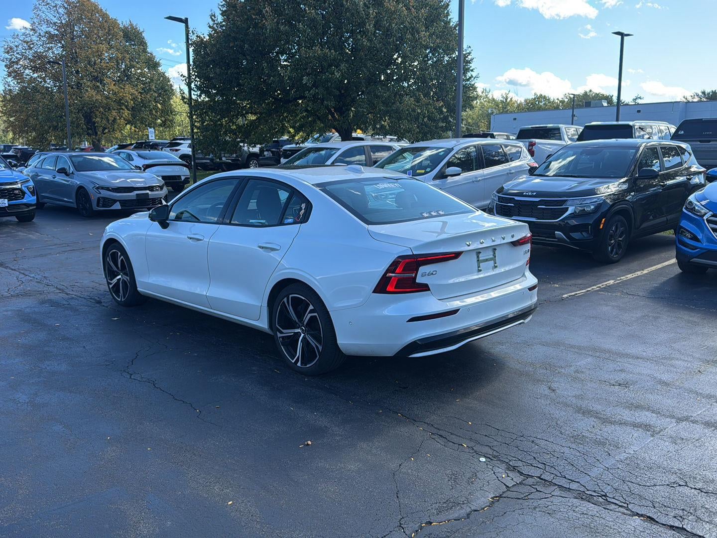 2024 Volvo S60 Plus Dark Theme