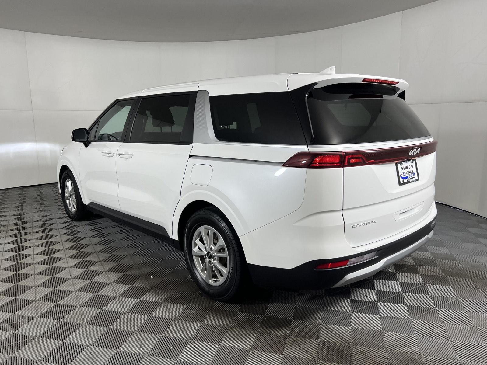 2024 Kia Carnival LX