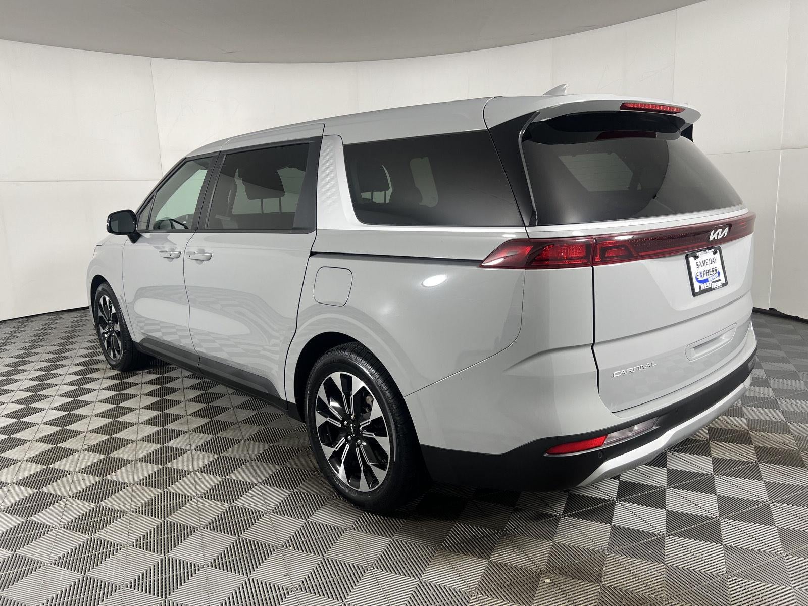 2024 Kia Carnival EX