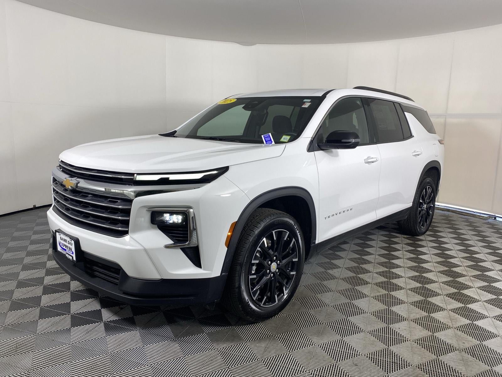 2025 Chevrolet Traverse LT