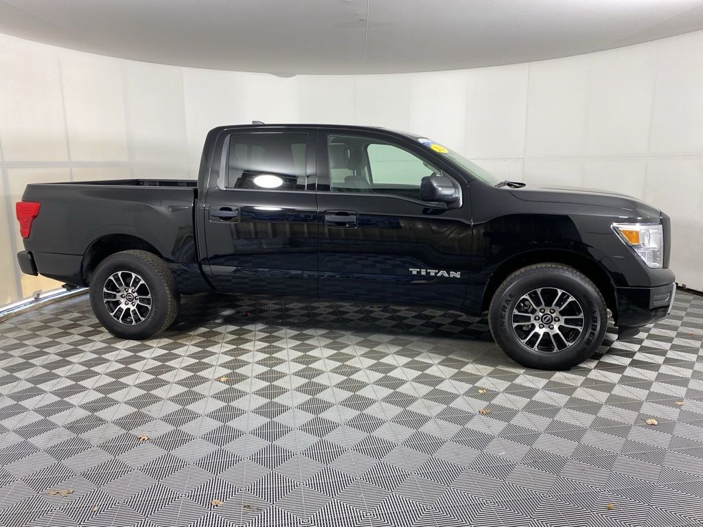 2024 Nissan Titan SV