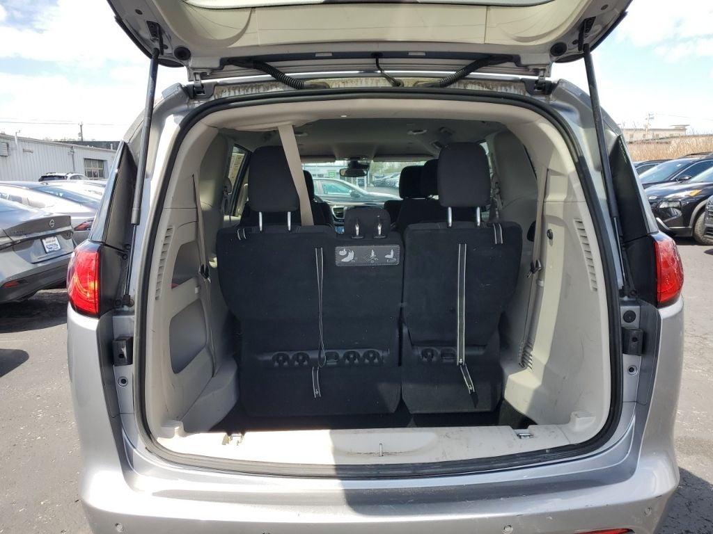 2021 Chrysler Voyager LX