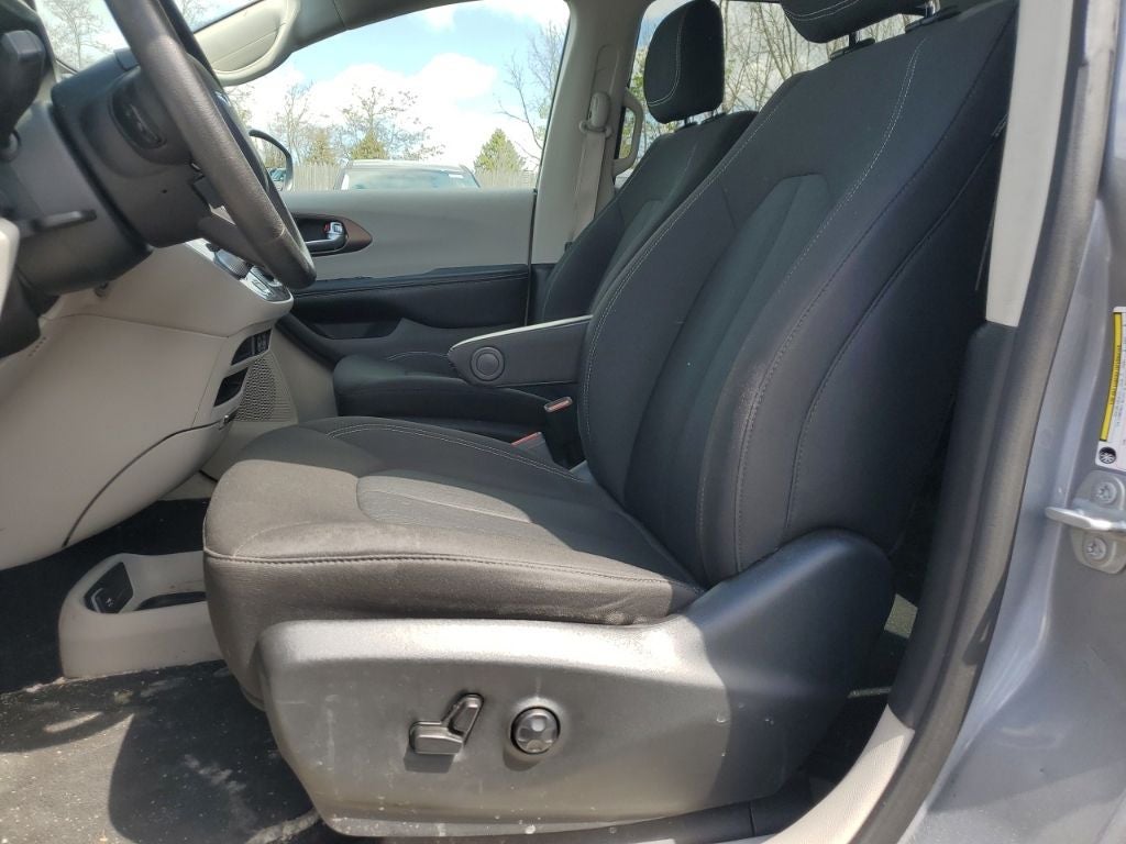 2021 Chrysler Voyager LX