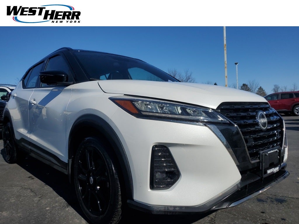 2023 Nissan Kicks SR