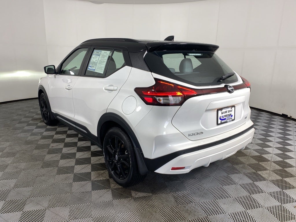 2023 Nissan Kicks SR