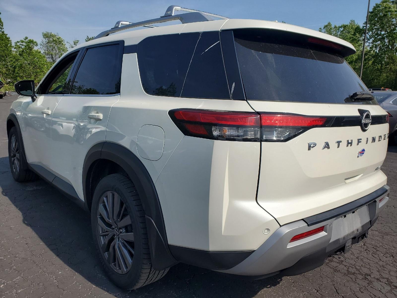 2022 Nissan Pathfinder SL