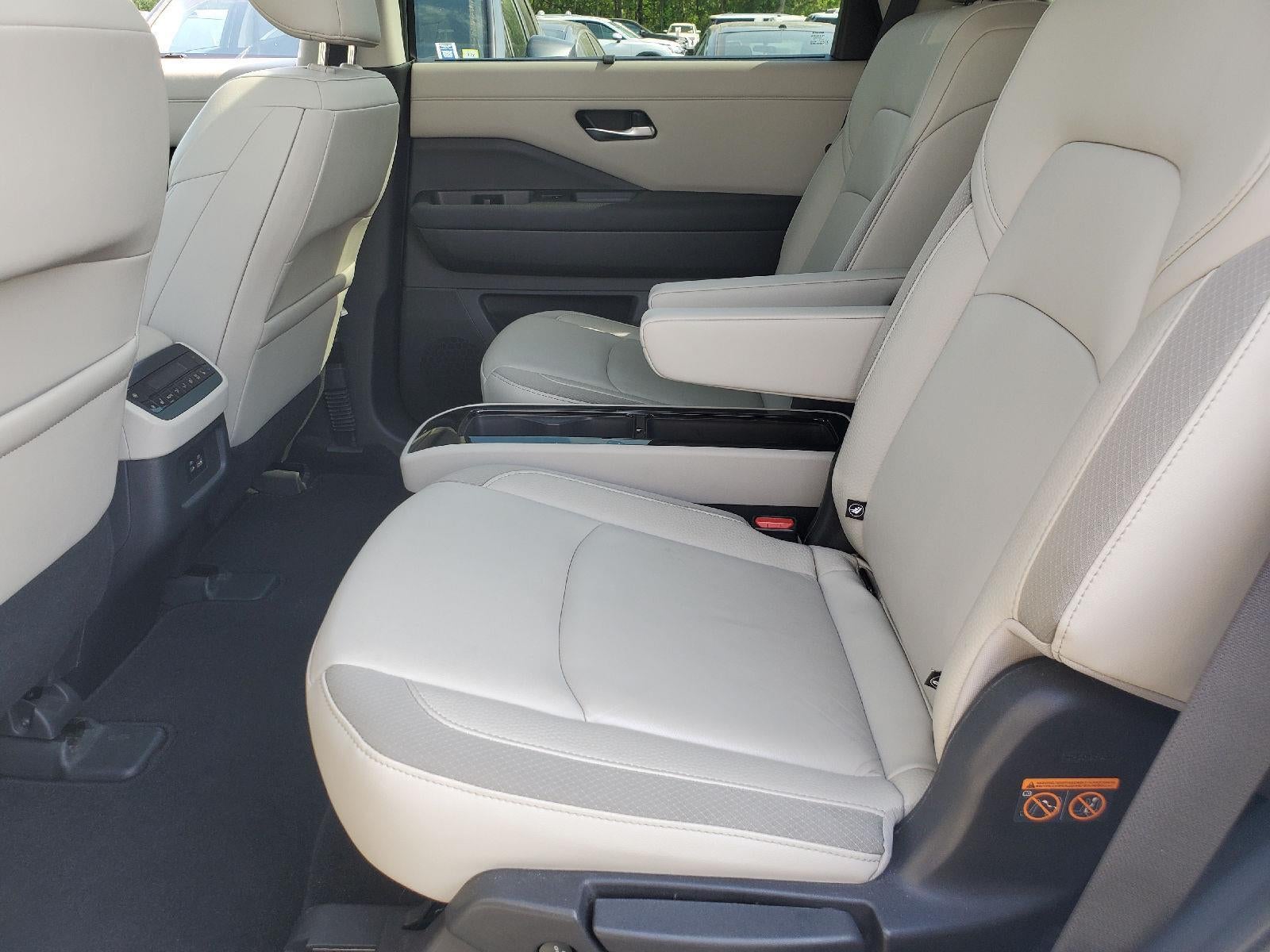 2022 Nissan Pathfinder SL