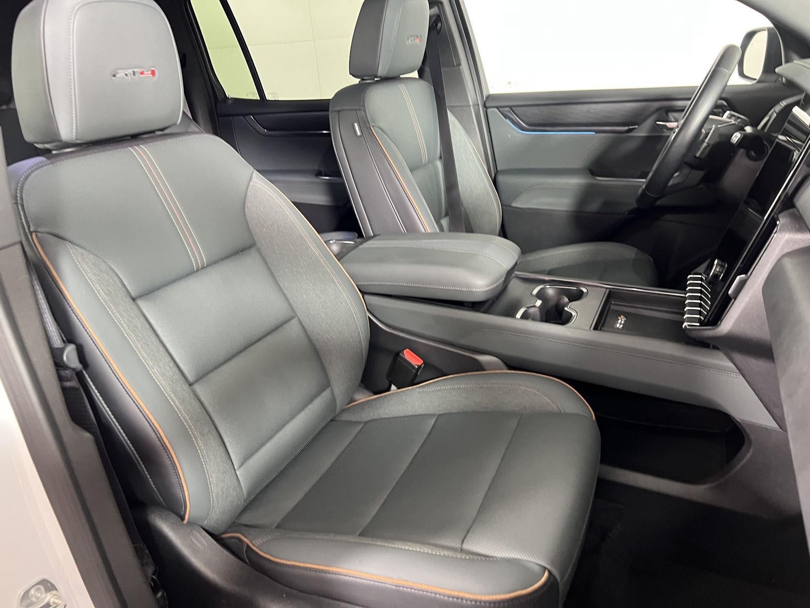 2025 GMC Acadia AWD AT4