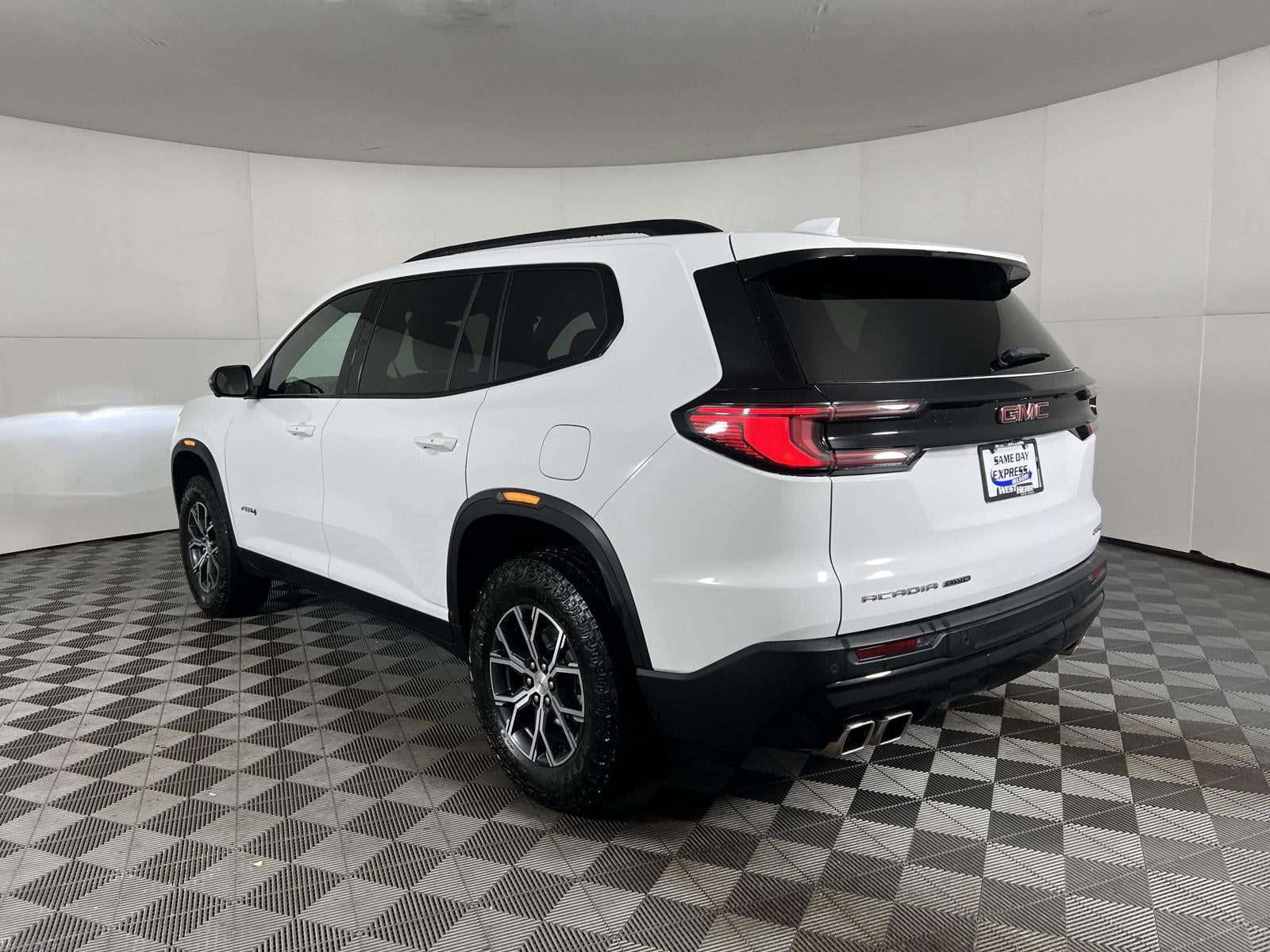 2025 GMC Acadia AWD AT4