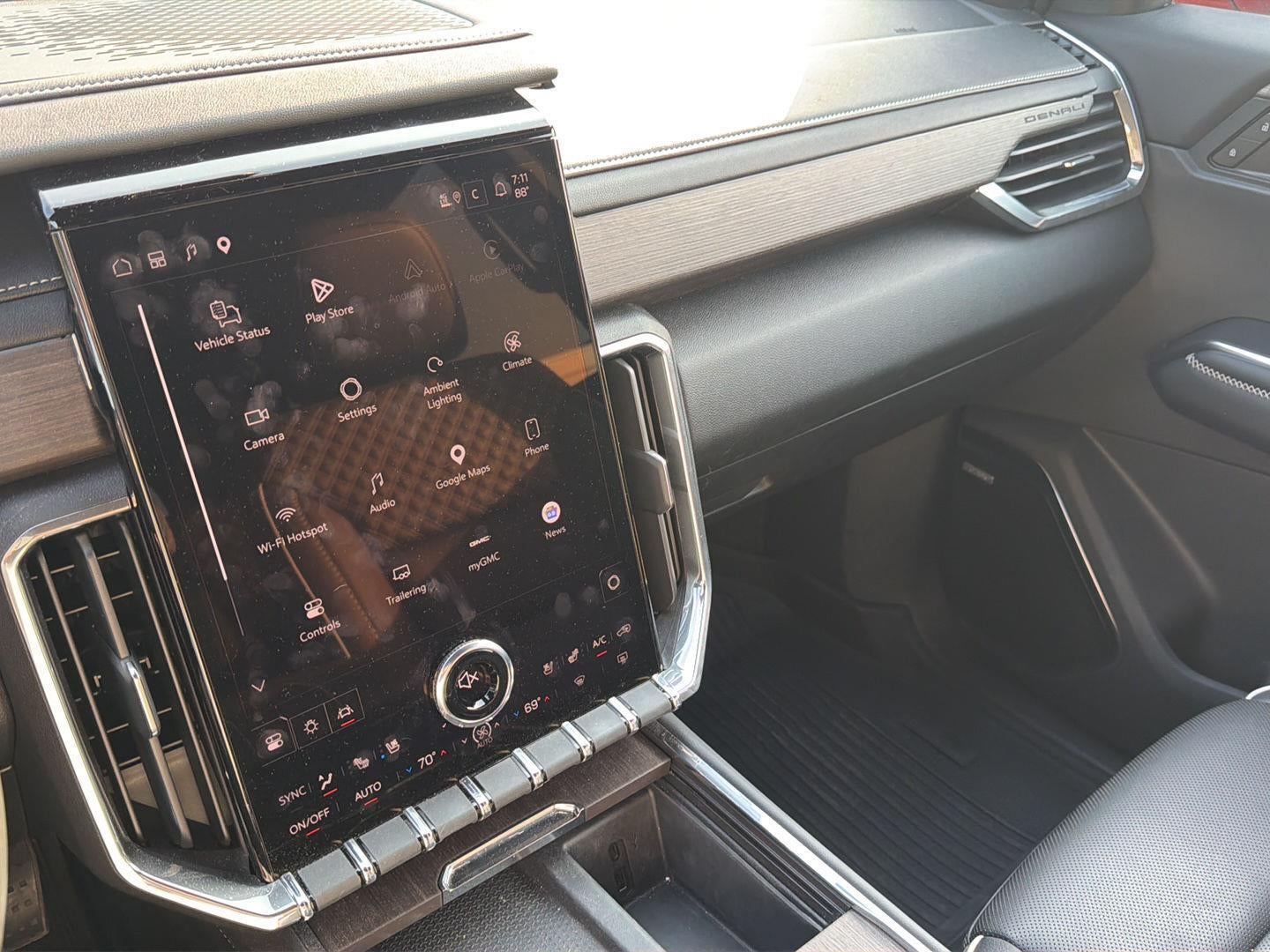 2024 GMC Acadia AWD Denali