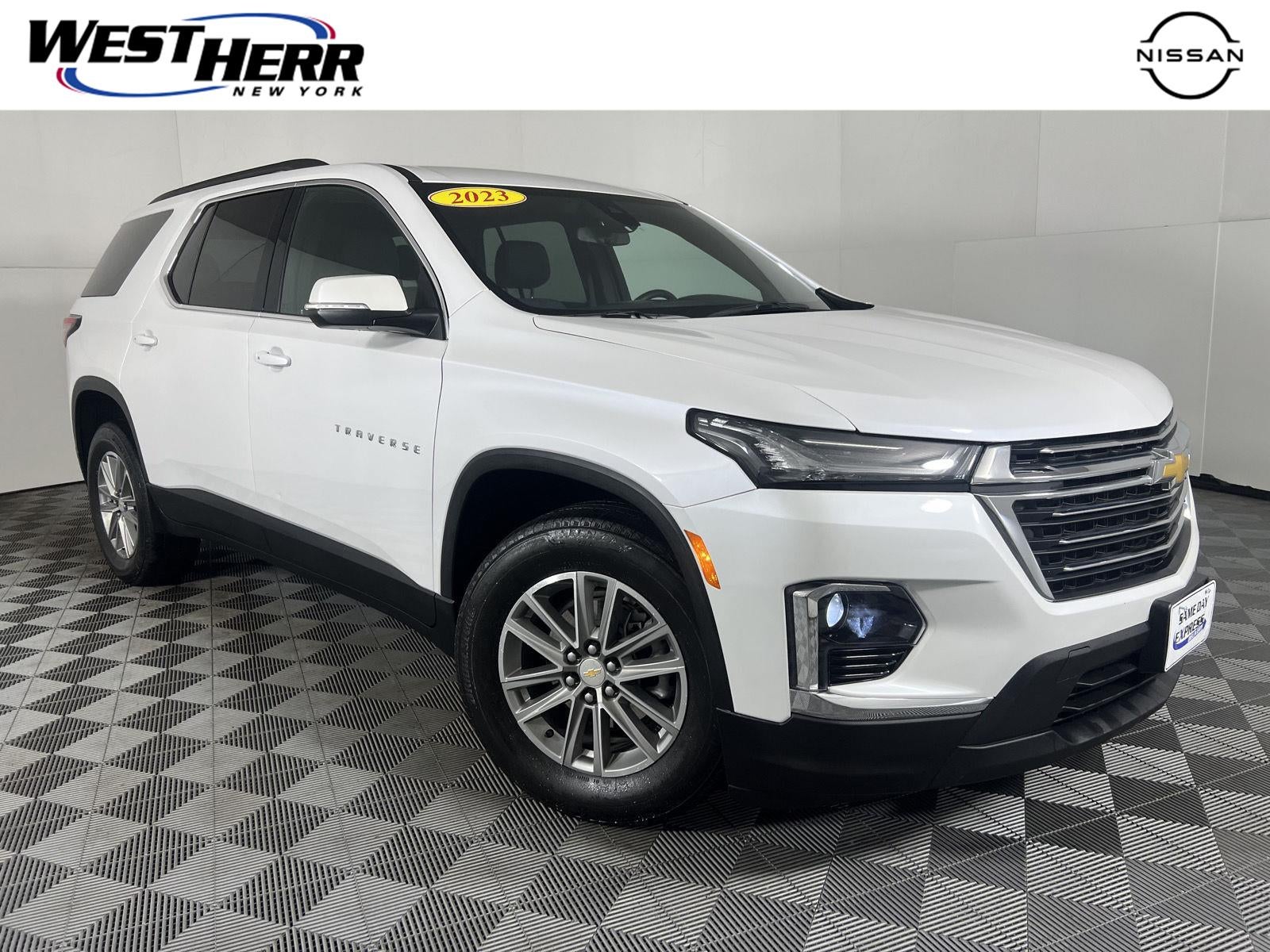 2023 Chevrolet Traverse LT Cloth