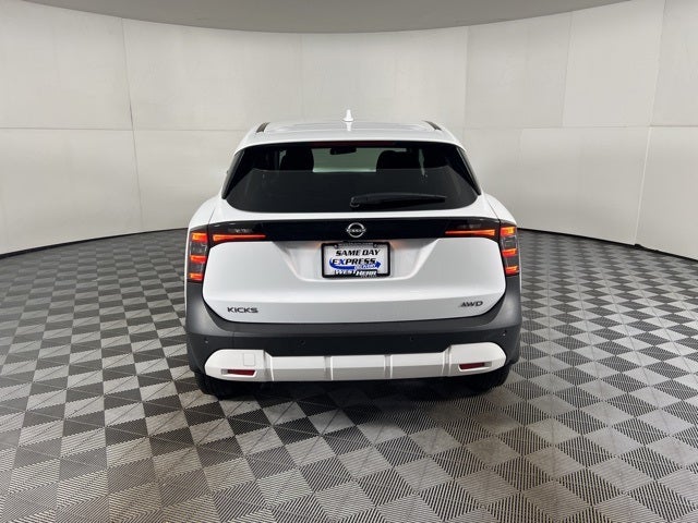 2025 Nissan Kicks SV