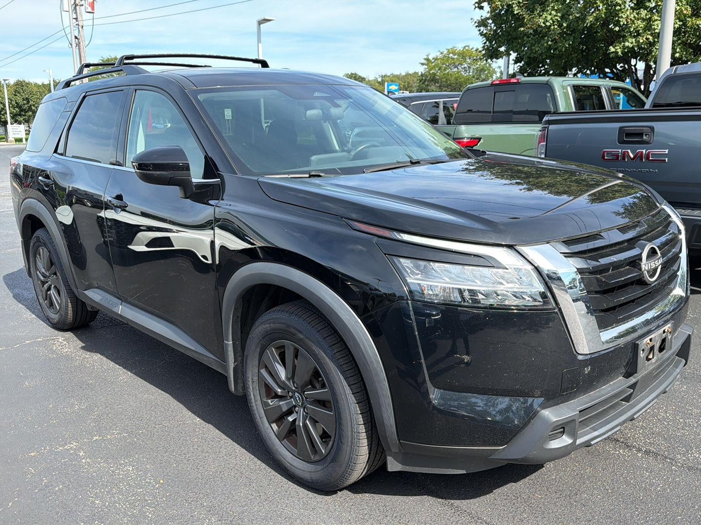 2022 Nissan Pathfinder SV