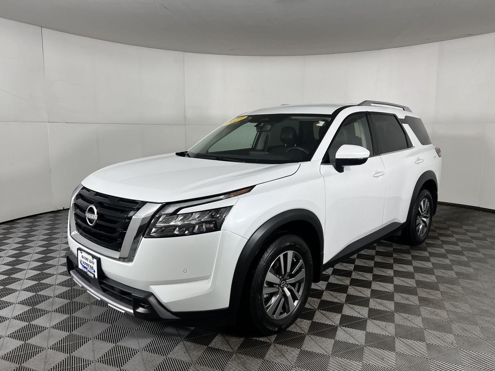 2025 Nissan Pathfinder SL