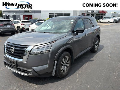 2022 Nissan Pathfinder SL