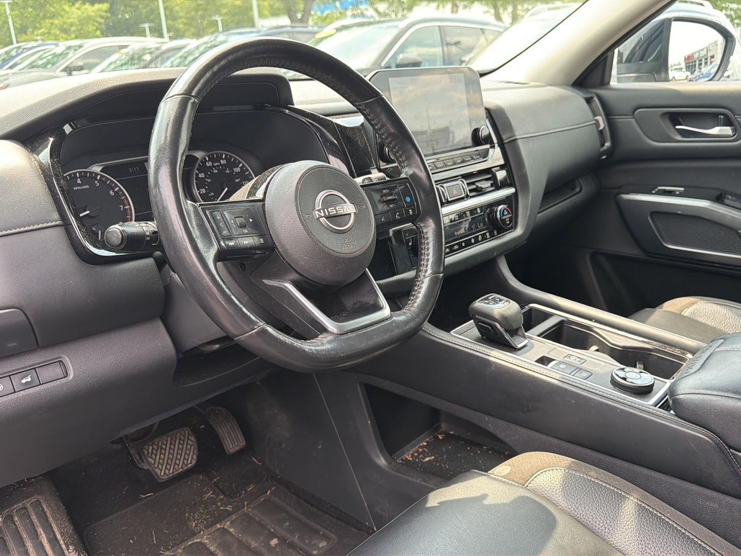 2022 Nissan Pathfinder SL