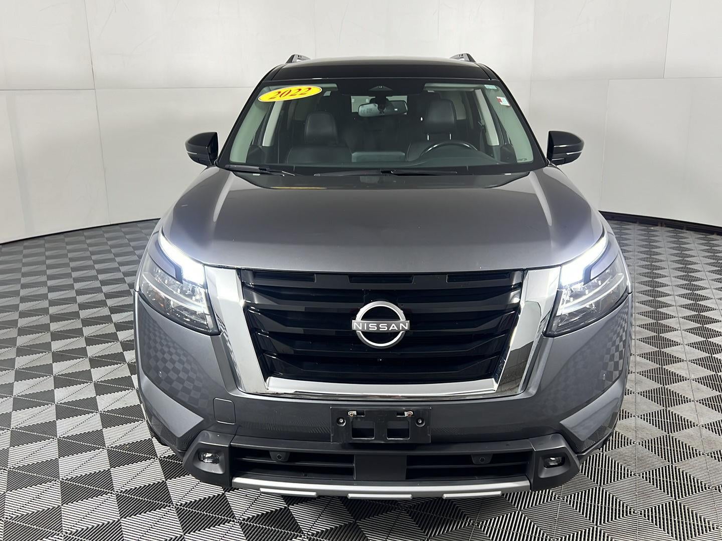 2022 Nissan Pathfinder SL