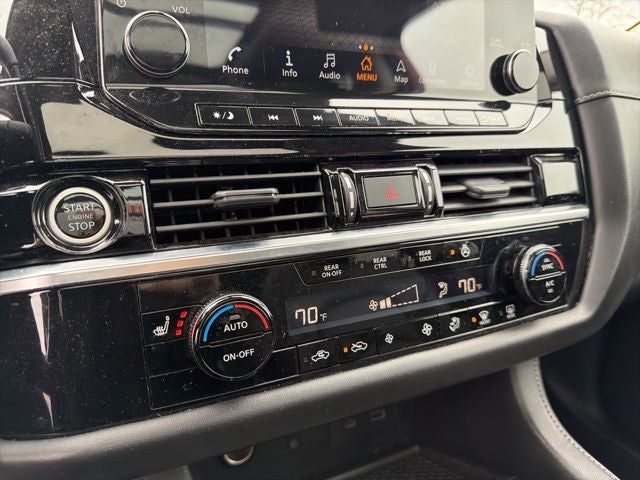 2023 Nissan Pathfinder SL