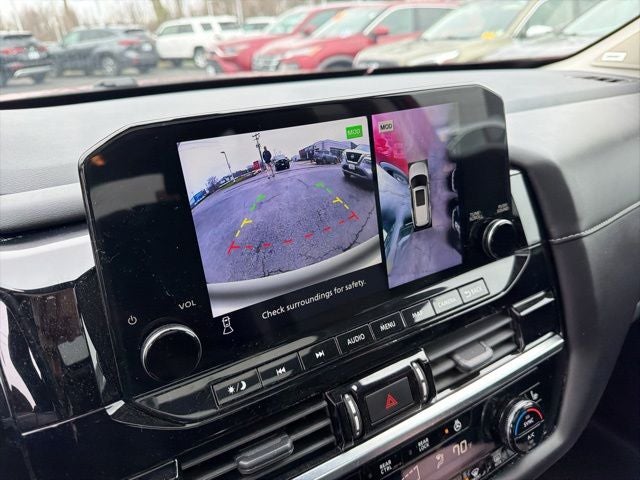 2023 Nissan Pathfinder SL