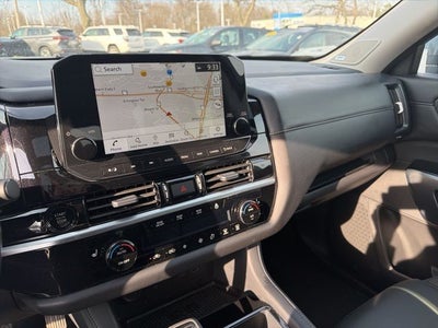 2025 Nissan Pathfinder SL