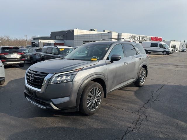 2025 Nissan Pathfinder SL