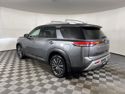 2025 Nissan Pathfinder SL