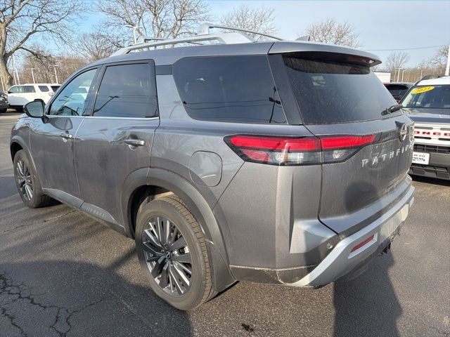 2025 Nissan Pathfinder SL