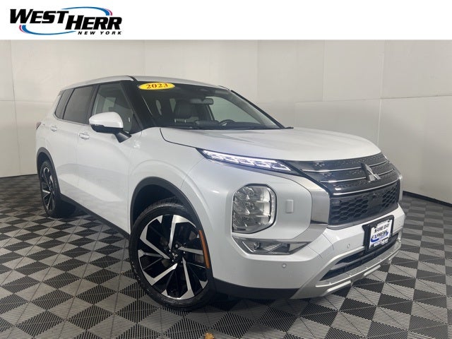 2023 Mitsubishi Outlander SE