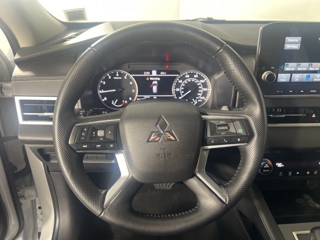 2023 Mitsubishi Outlander SE