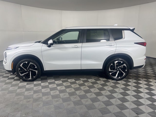 2023 Mitsubishi Outlander SE