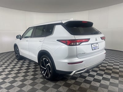 2023 Mitsubishi Outlander SE
