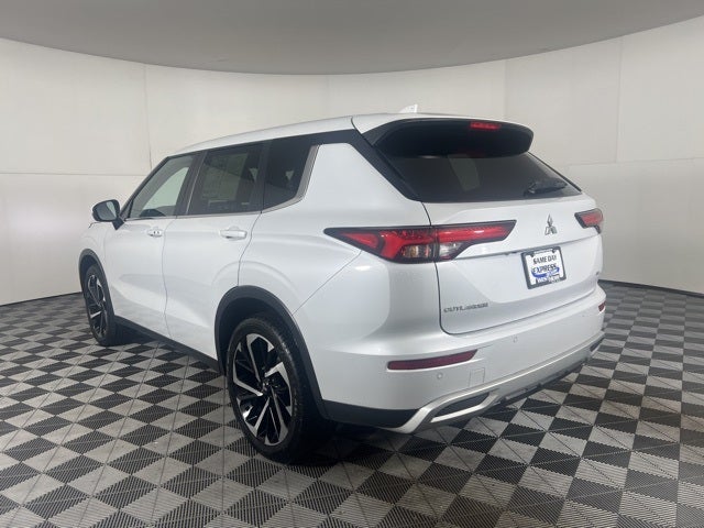 2023 Mitsubishi Outlander SE