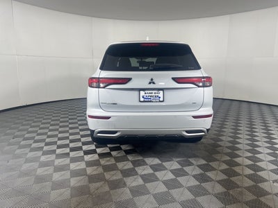 2023 Mitsubishi Outlander SE