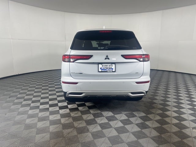 2023 Mitsubishi Outlander SE