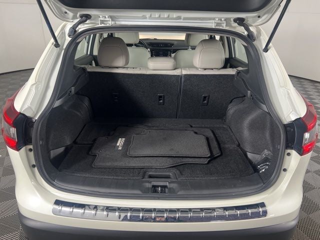 2022 Nissan Rogue Sport SV