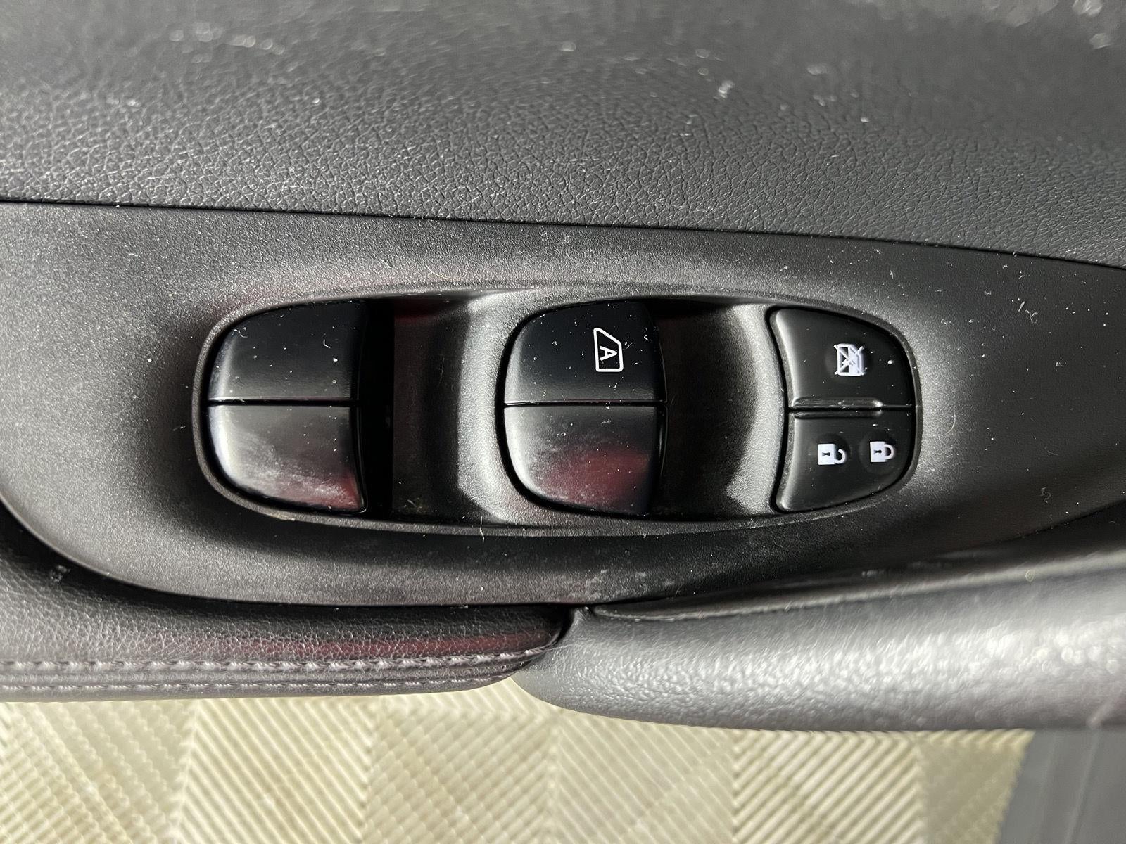 2018 Nissan Rogue Base