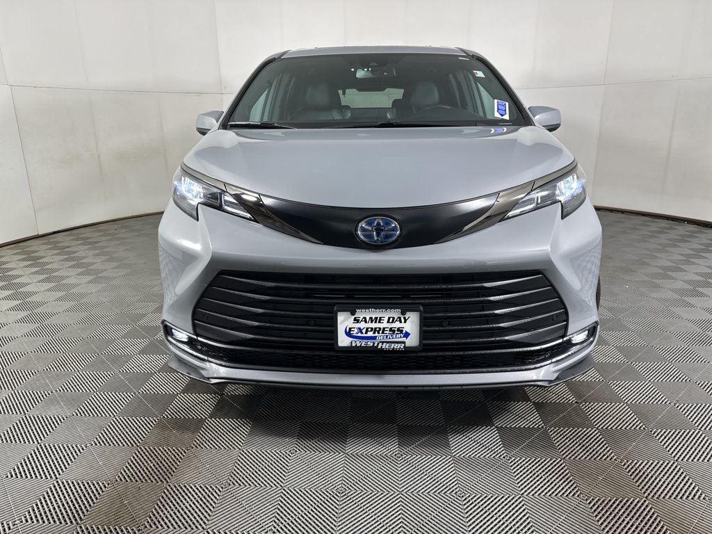 2024 Toyota Sienna Woodland Edition