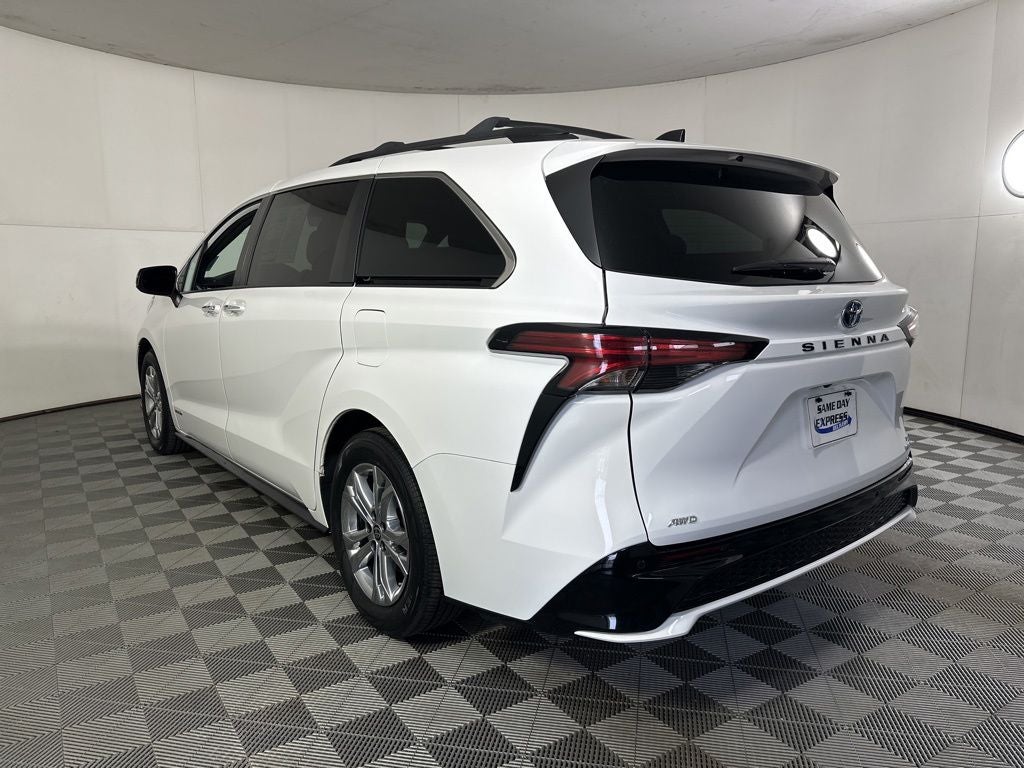 2021 Toyota Sienna XSE 7 Passenger