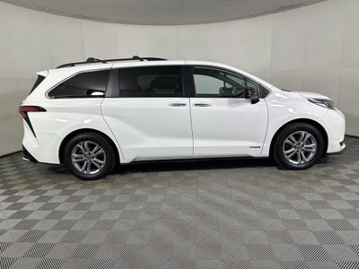 2021 Toyota Sienna XSE 7 Passenger